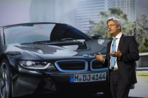 无人驾驶汽车在路上