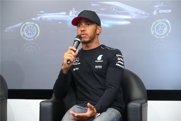 2017 爱普生携手Mercedes-AMG Petronas Motorsport车队超越极限挑战