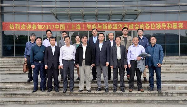 破解“后补”困惑 迎接机遇和挑战 ——2017中国智能与新能源汽车峰会在上海召开