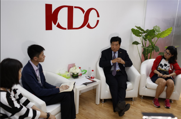 康得新、康得复材炫酷黑科技打造汽车轻量化未来
