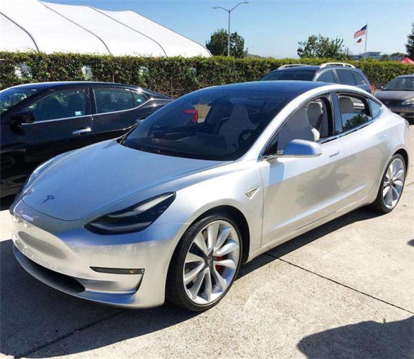 特斯拉Model 3功能列表 包括全自動駕駛