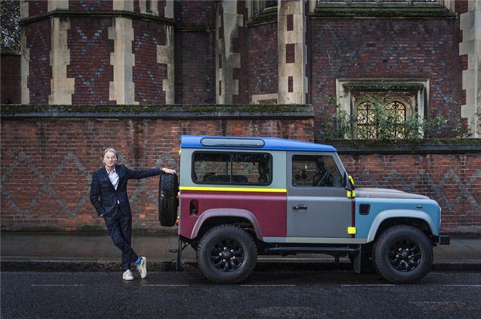 路虎揽胜亮相英国设计鬼才PAUL SMITH世界巡回大展
