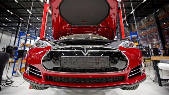 亏损大裁员、概念股跌停、中国建厂推迟3年…