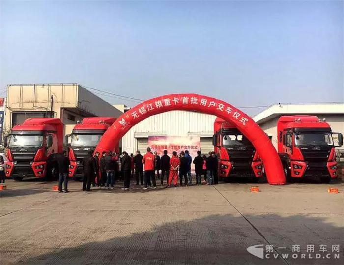 轻卡逼近10万辆 威龙重卡交车不停 江铃前11月销车近30万辆