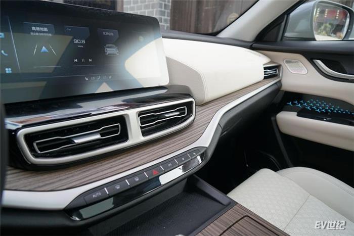 这台新车有点料实拍奇瑞新能源蚂蚁 这台新车有点料实拍奇瑞新能源蚂蚁