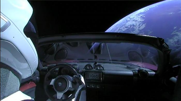 SpaceX猎鹰重型火箭成功发射 Roadster将去往火星