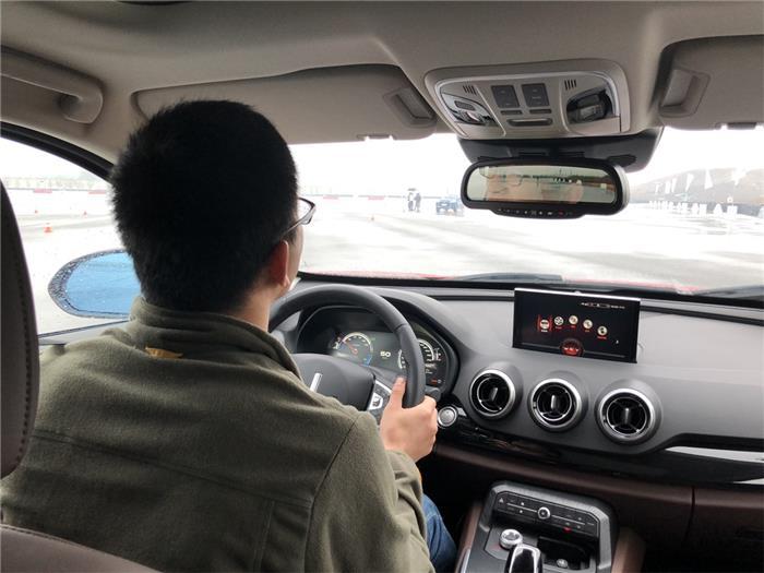 感受得到的进步 场地体验WEY插混车型P8