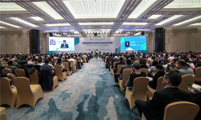 当电动汽车遇上人工智能，未来会怎样？