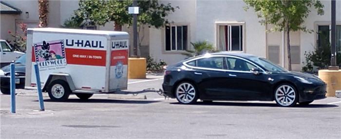 网曝特斯拉Model 3测试车辆拖拽U-Haul小拖车 拖拽力数值惹猜想