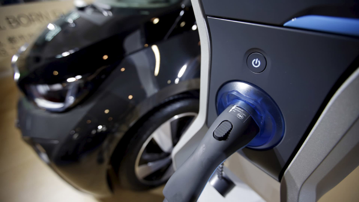 https _s3-ap-northeast-1.amazonaws.com_psh-ex-ftnikkei-3937bb4_images_2_1_5_9_18529512-1-eng-GB_20181219N Electric car plug (Reuters).jpg