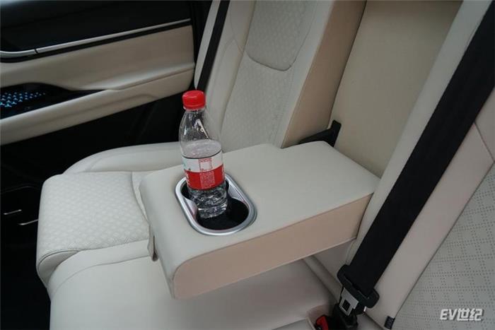 这台新车有点料实拍奇瑞新能源蚂蚁 这台新车有点料实拍奇瑞新能源蚂蚁