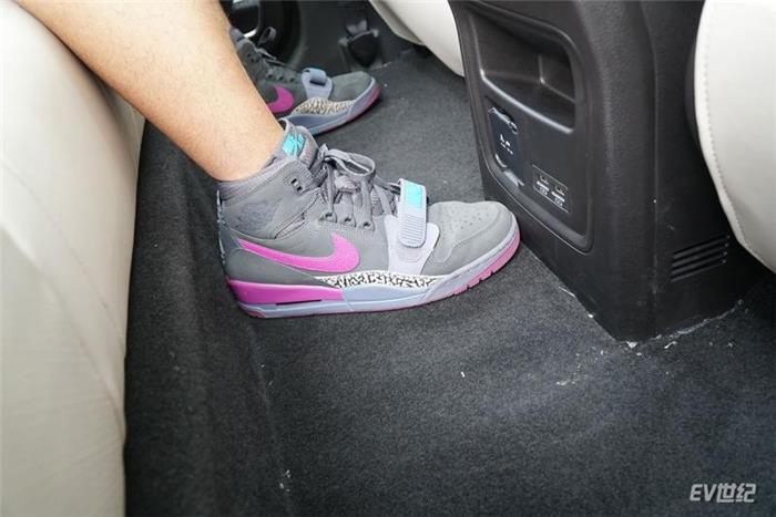 这台新车有点料实拍奇瑞新能源蚂蚁 这台新车有点料实拍奇瑞新能源蚂蚁