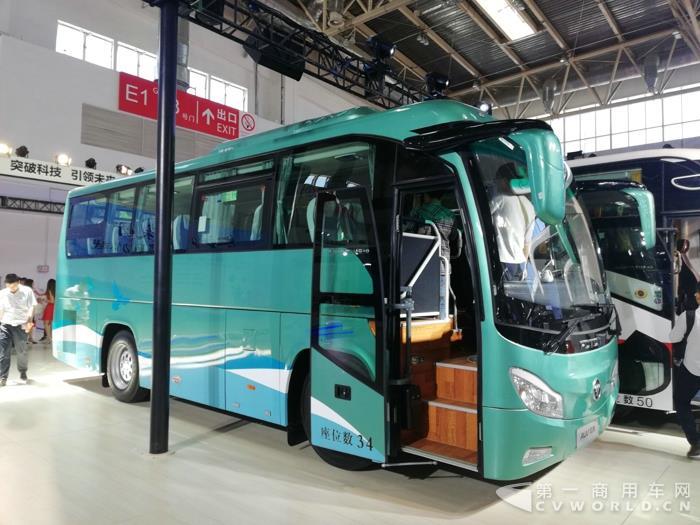 福田搭载康明斯ISF4.5S5 210的BJ6802UU6AFB-6城间客车3.jpg
