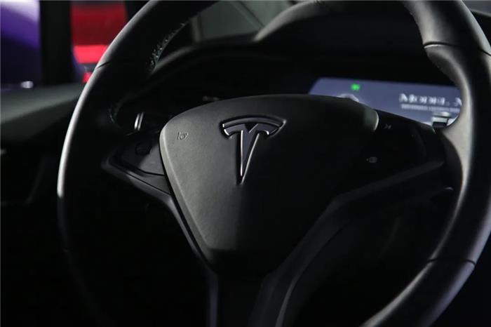 五辆折扣车毁不掉特斯拉，始终“摇摇欲坠”的价格才是大问题