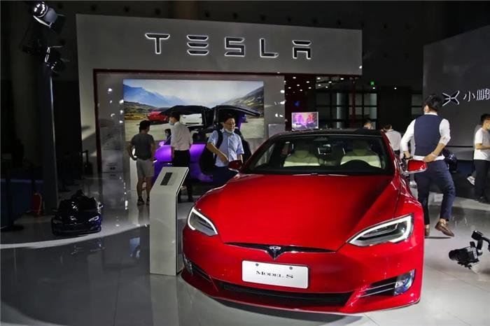 五辆折扣车毁不掉特斯拉，始终“摇摇欲坠”的价格才是大问题