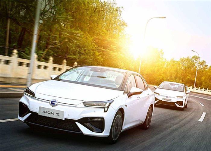 从来没有天降馅饼，2021年新能源汽车市场变成&ldquo;突围赛&rdquo;