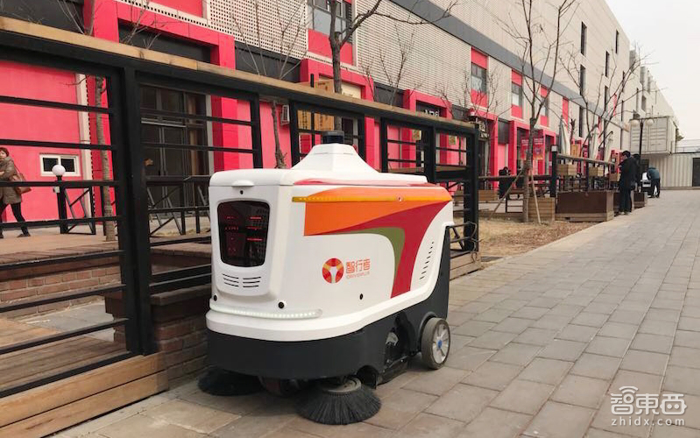 智行者CEO張德兆：無人掃地車租一年，頂6個環(huán)衛(wèi)工