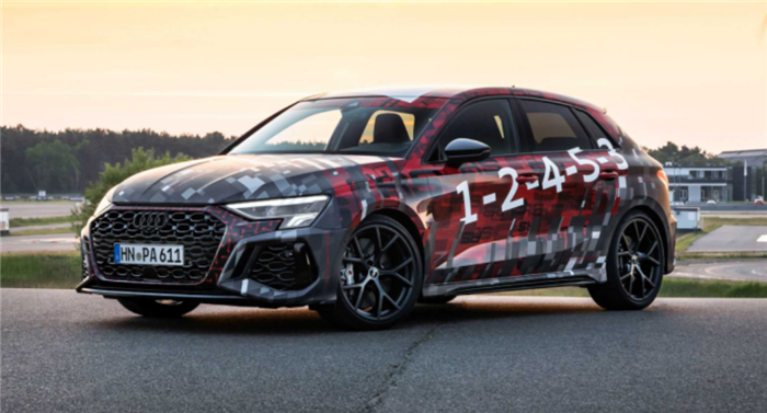 奥迪新款RS3曝光：最新扭矩可调差速器加身，性能更烈了！