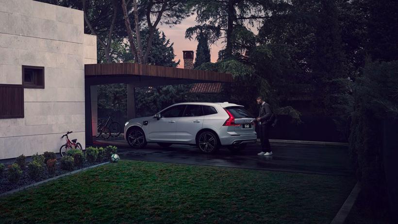 沃尔沃XC60助力成都双遗马拉松