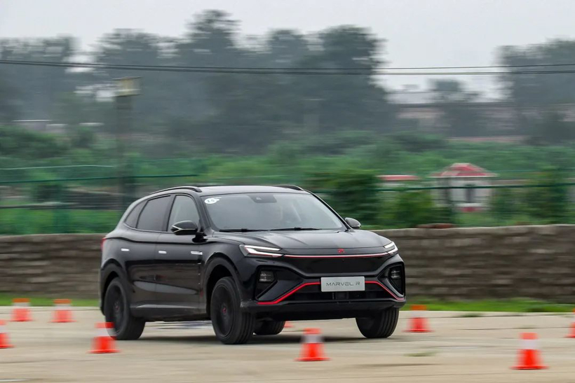 不仅是5G智能汽车 它居然还能挑战性能车 场地试驾R汽车MARVEL R