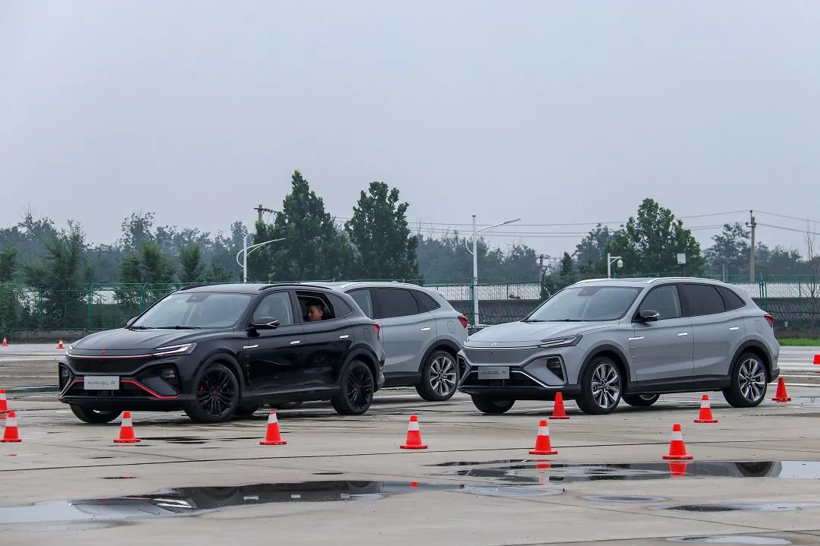 不仅是5G智能汽车 它居然还能挑战性能车 场地试驾R汽车MARVEL R