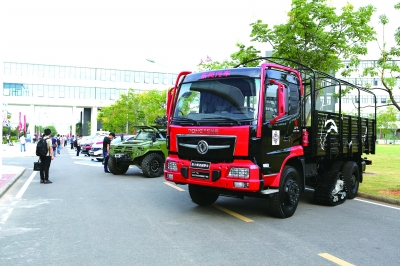 东风公司科技创新产品得到参观者的关注