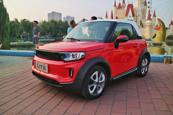 LITE無(wú)人駕駛車(chē)亮相 北京車(chē)展將實(shí)現(xiàn)正式上路