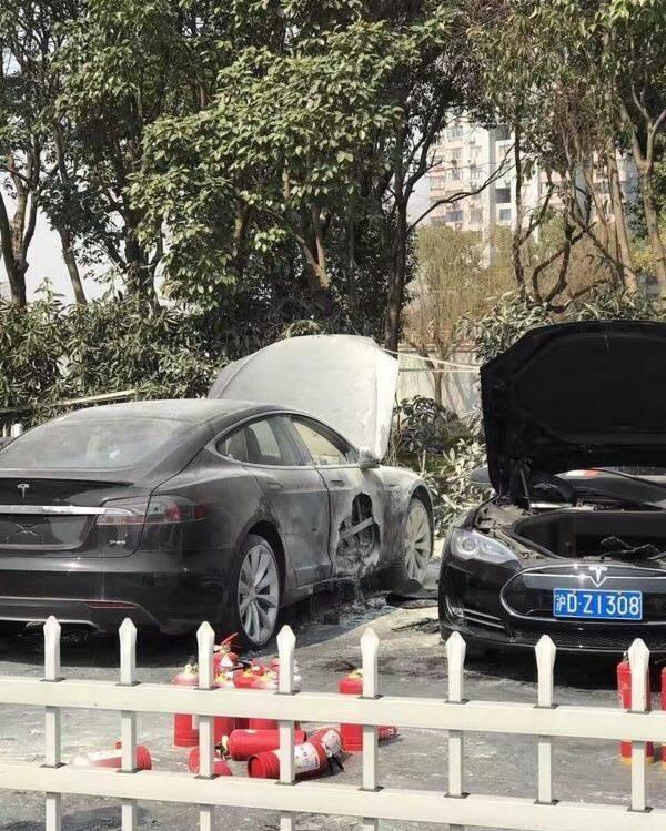 特斯拉，Model S，特斯拉事故，Model S起火,特斯拉自燃,特斯拉充电自燃,特斯拉事故