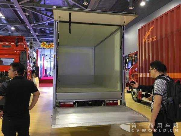 首个中国品牌日 看商用车企如何炫技快递物流博览会
