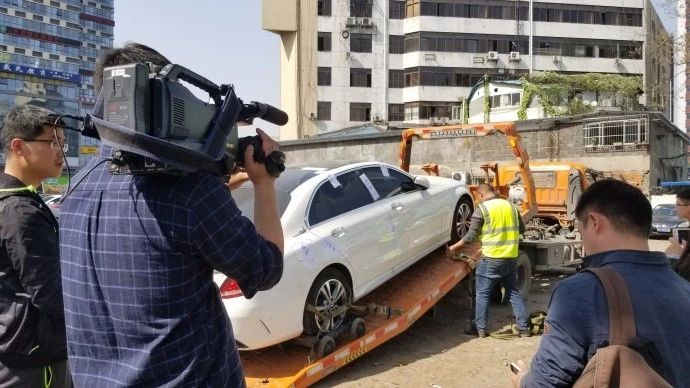 奔驰失控最新消息,奔驰定速巡航