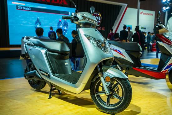 上海国际摩展Honda发布新款电动车