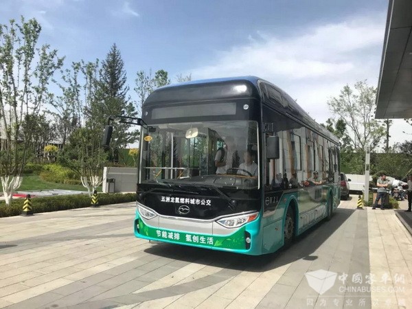 五洲龙股份10.5米氢燃料公交车