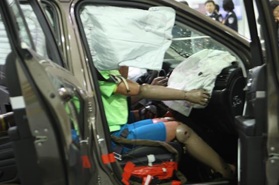 看Jeep大指挥官如何征服“史上最严”C-NCAP