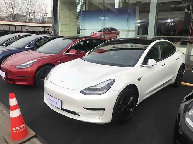 將近四年的等待 首批特斯拉Model 3在北京交付