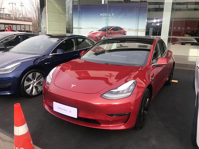 將近四年的等待 首批特斯拉Model 3在北京交付