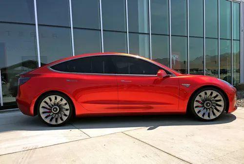 將近四年的等待 首批特斯拉Model 3在北京交付