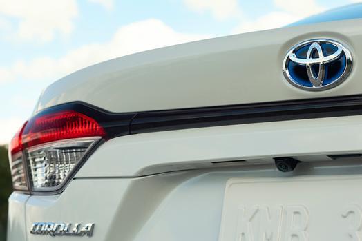 Corolla_Hybrid_Teaser_A25FF37CE374064787A5E3C4B35749433D334C1D_low.jpg