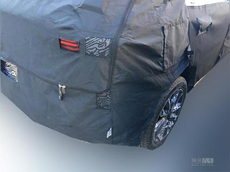 吉利几何,吉利SX12电动版曝光