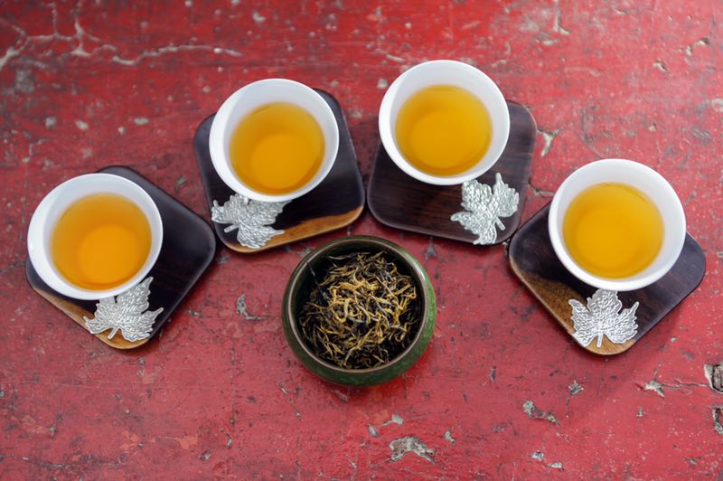 以公益兼济社会，吉利沏了一杯回味悠远的甘茶