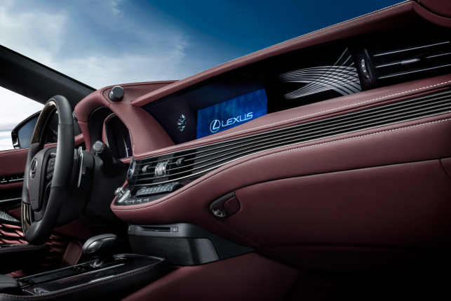买一辆LEXUS LS500h 你拥有的是背后每个匠人6万小时的时间