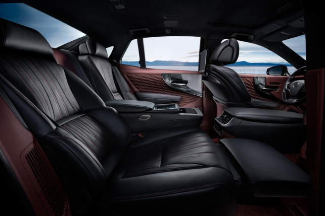 买一辆LEXUS LS500h 你拥有的是背后每个匠人6万小时的时间