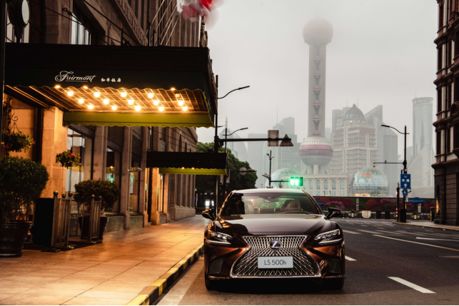 买一辆LEXUS LS500h 你拥有的是背后每个匠人6万小时的时间