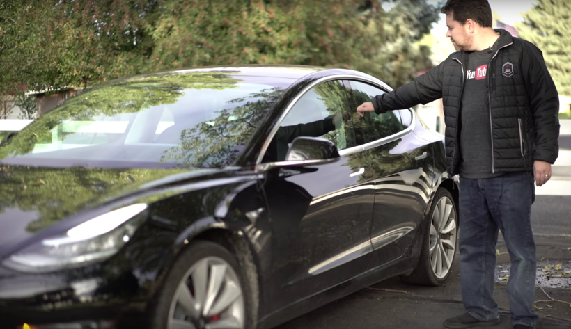 特斯拉车主设计一款戒指钥匙 可以打开Model 3汽车