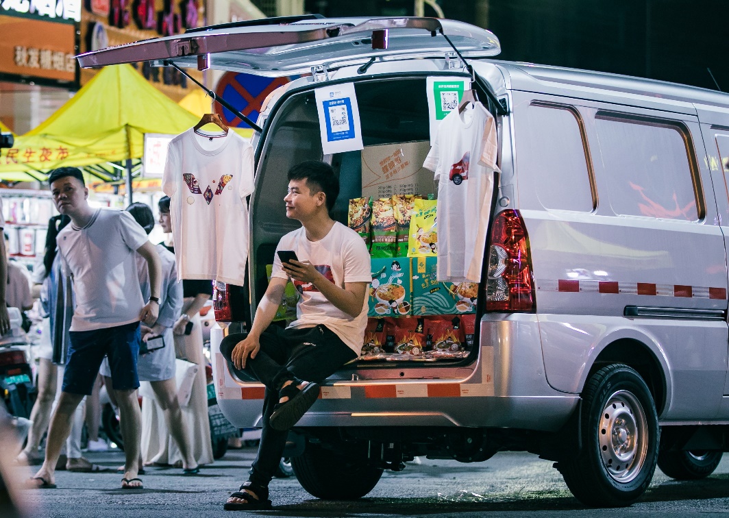 地摊经济盛行，五菱“地摊车”瞄准新风口