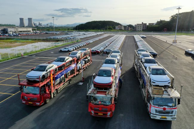 小鹏P7交付发车仪式在肇庆生产基地顺利举行 大规模交付正式启动