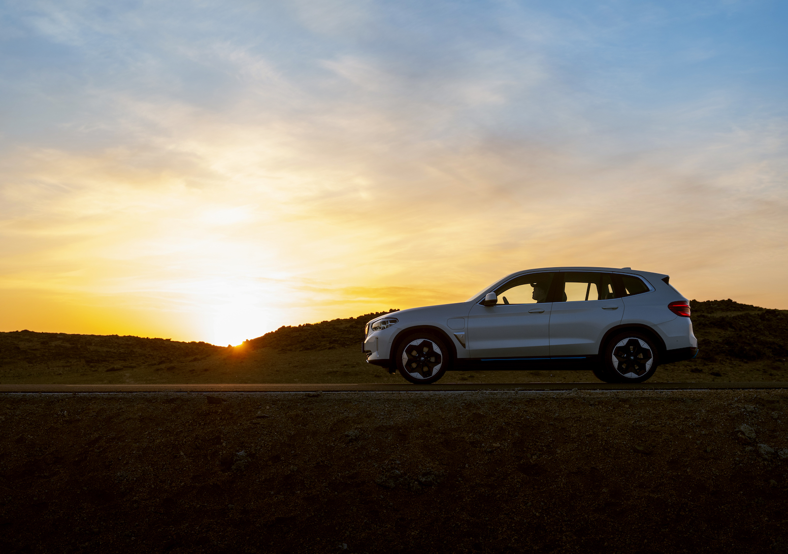 奔驰EQC/奥迪e-tron的对手来了 BMW iX3全球首发