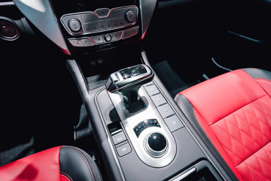 17.68万起售 长城炮越野皮卡柴油8AT上市