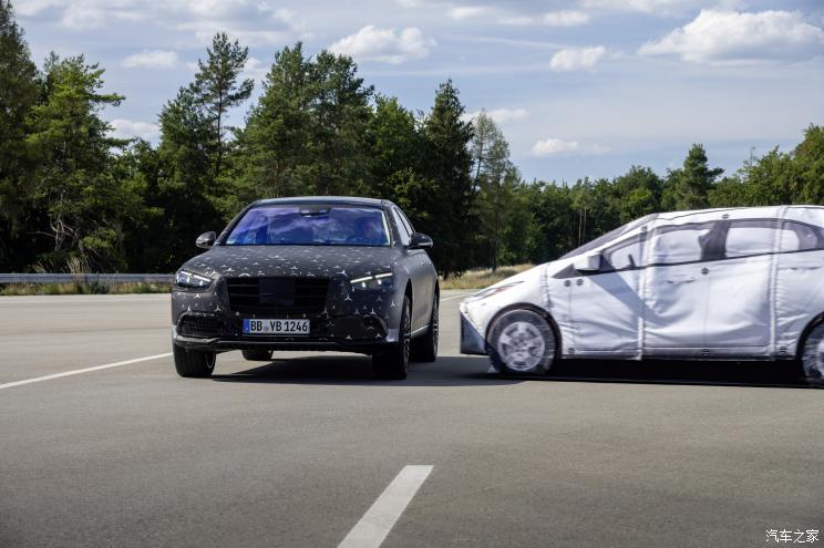 前瞻技术，奔驰S级,后座U型安全气囊