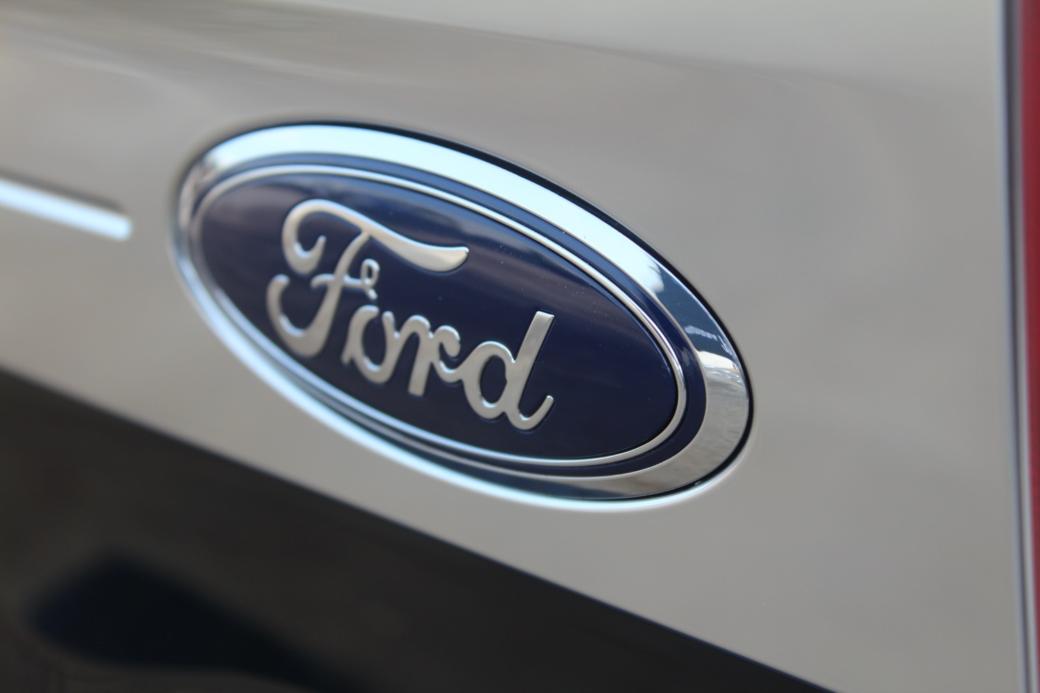 2021-Ford-F-150-King-Ranch-SuperCrew-Production-Begins-at-Dearborn-Truck-Plant-Exterior-027-Ford-badge-logo-on-tailgate.jpg