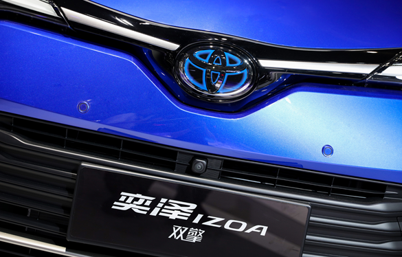 一汽丰田加速新能源布局  RAV4荣放双擎E+、奕泽IZOA双擎中国首发亮相